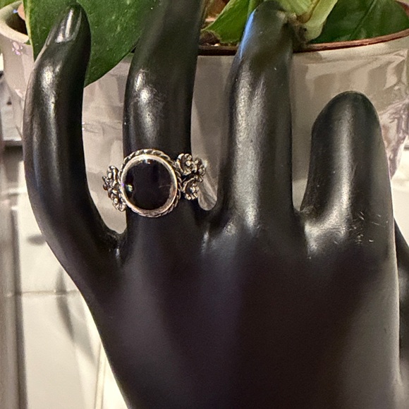 3.5 g 925 Silver and black Onyx ring Size 5 - Picture 2 of 8